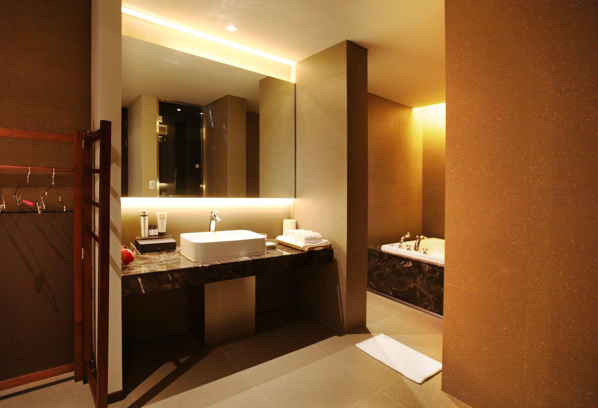 Hotel Vine Seongnam Bagian luar foto